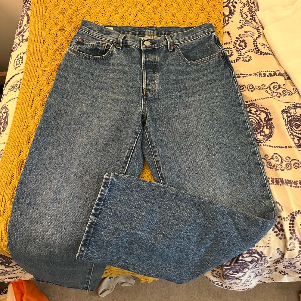 Levi’s - straight leg & high rise denim